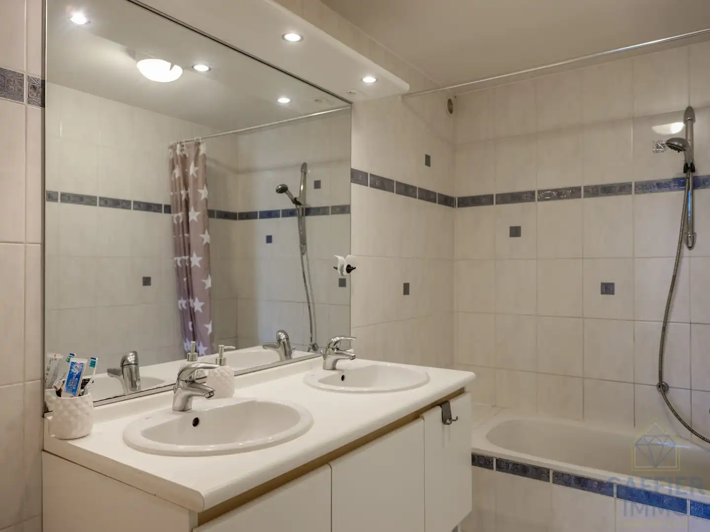 Ruim appartement met 3 slaapkamers, 2 badkamers en 2 staanplaatsen in centrum Dentergem foto 6