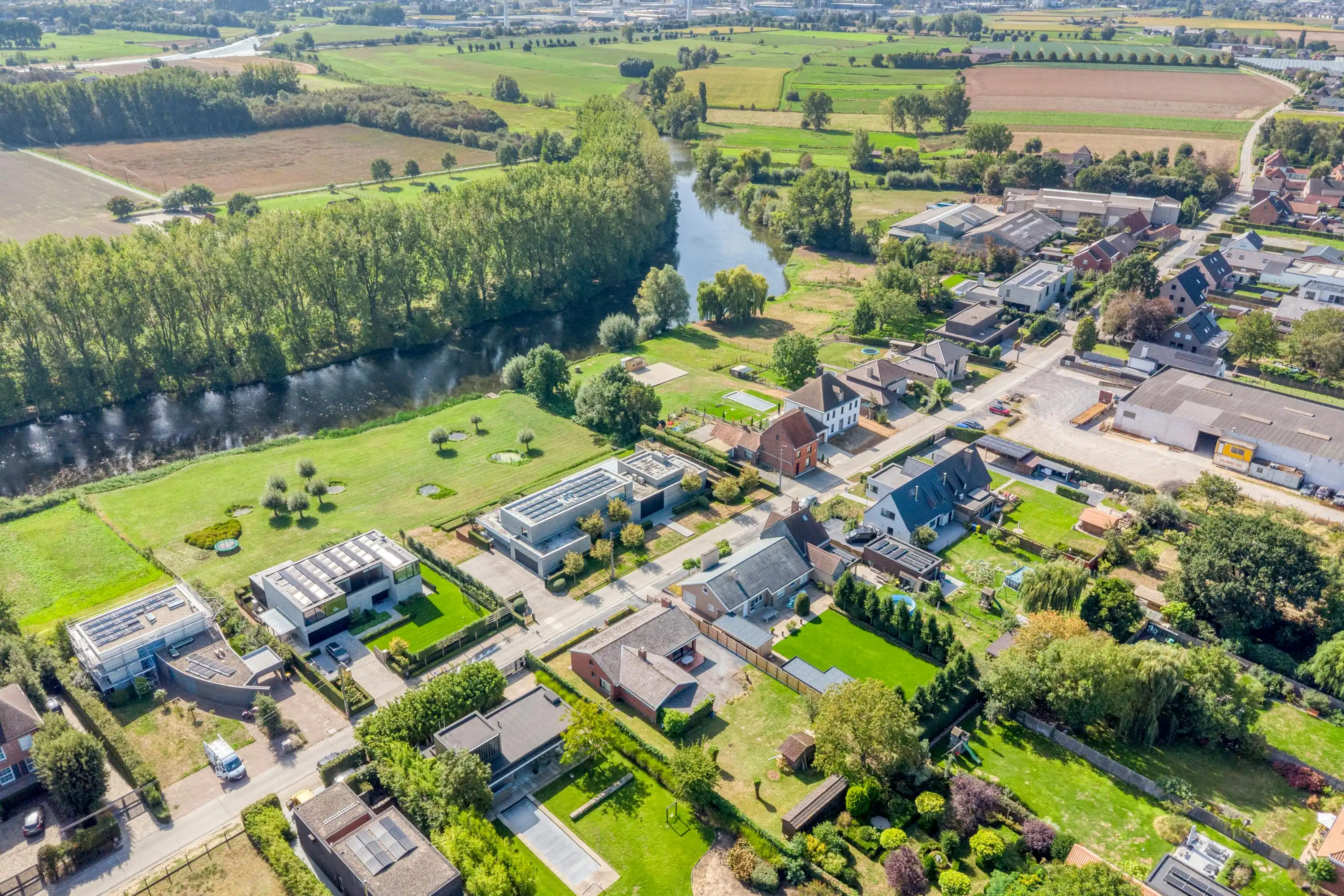 Alleenstaand huis op prachtig stuk grond van 1.037m² in Dentergem foto 5