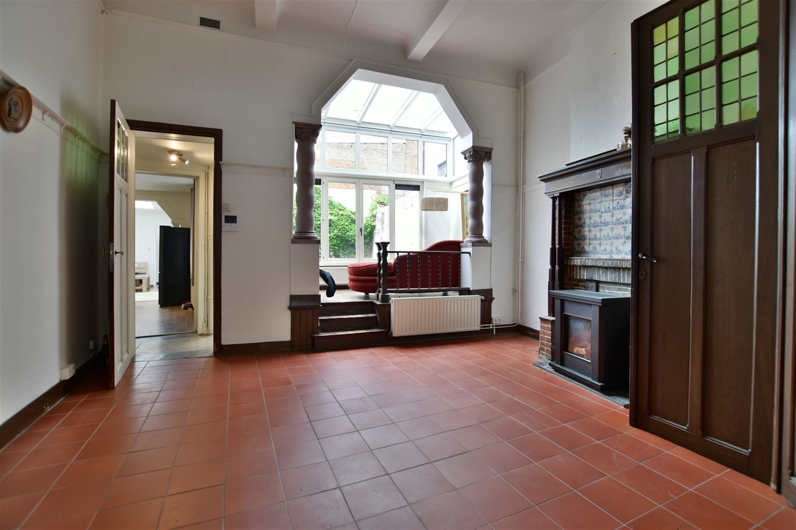 Karaktervolle, ruime woning met 6 slaapkamers, binnenkoer met jacuzzi en topligging! foto 4