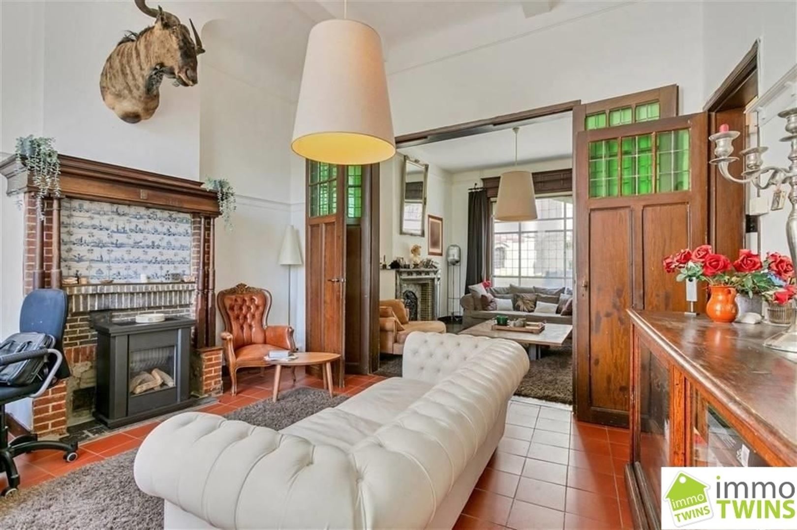 Karaktervolle, ruime woning met 6 slaapkamers, binnenkoer met jacuzzi en topligging! foto 4