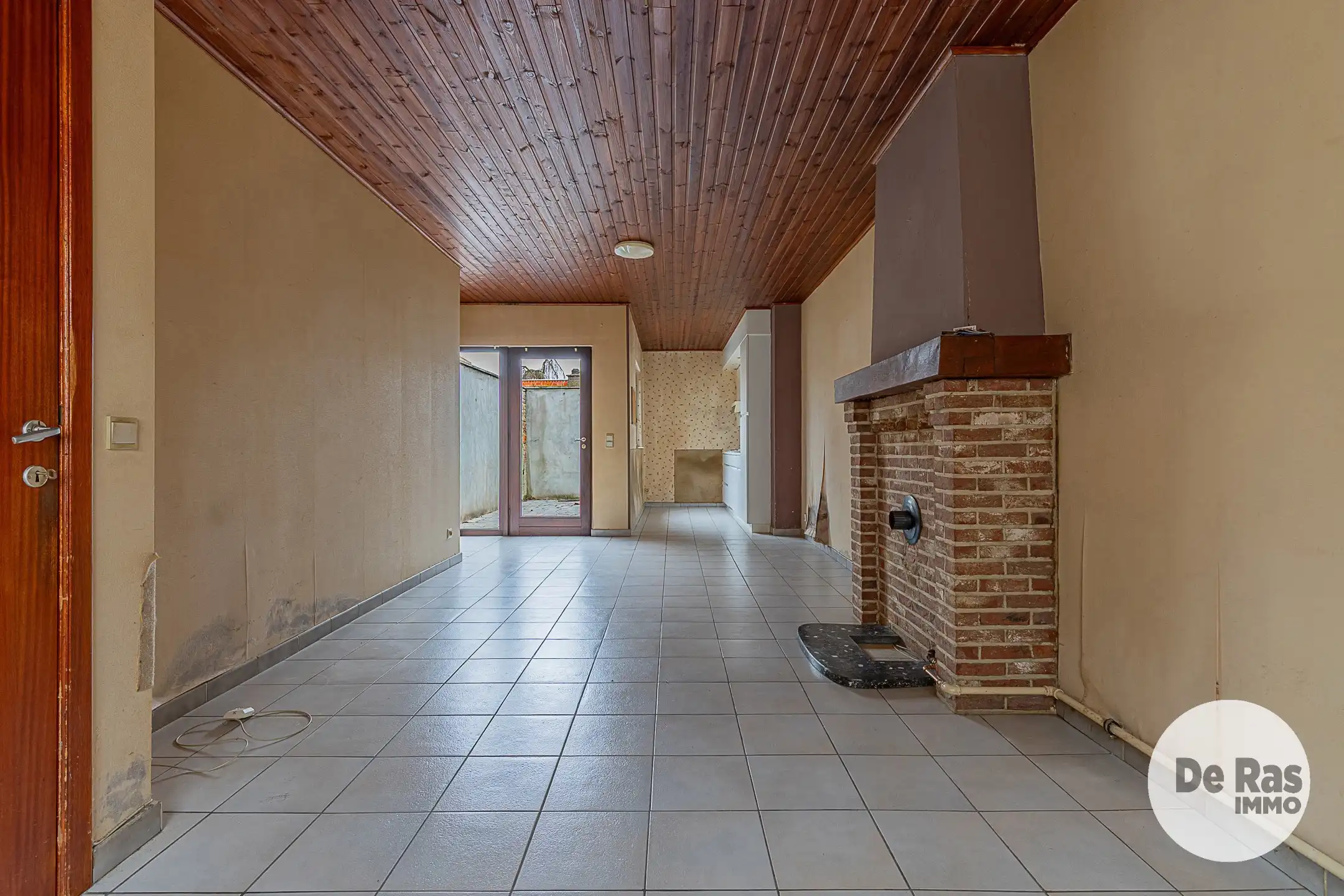LEDE Centraal gelegen renovatiewoning met terras foto 4