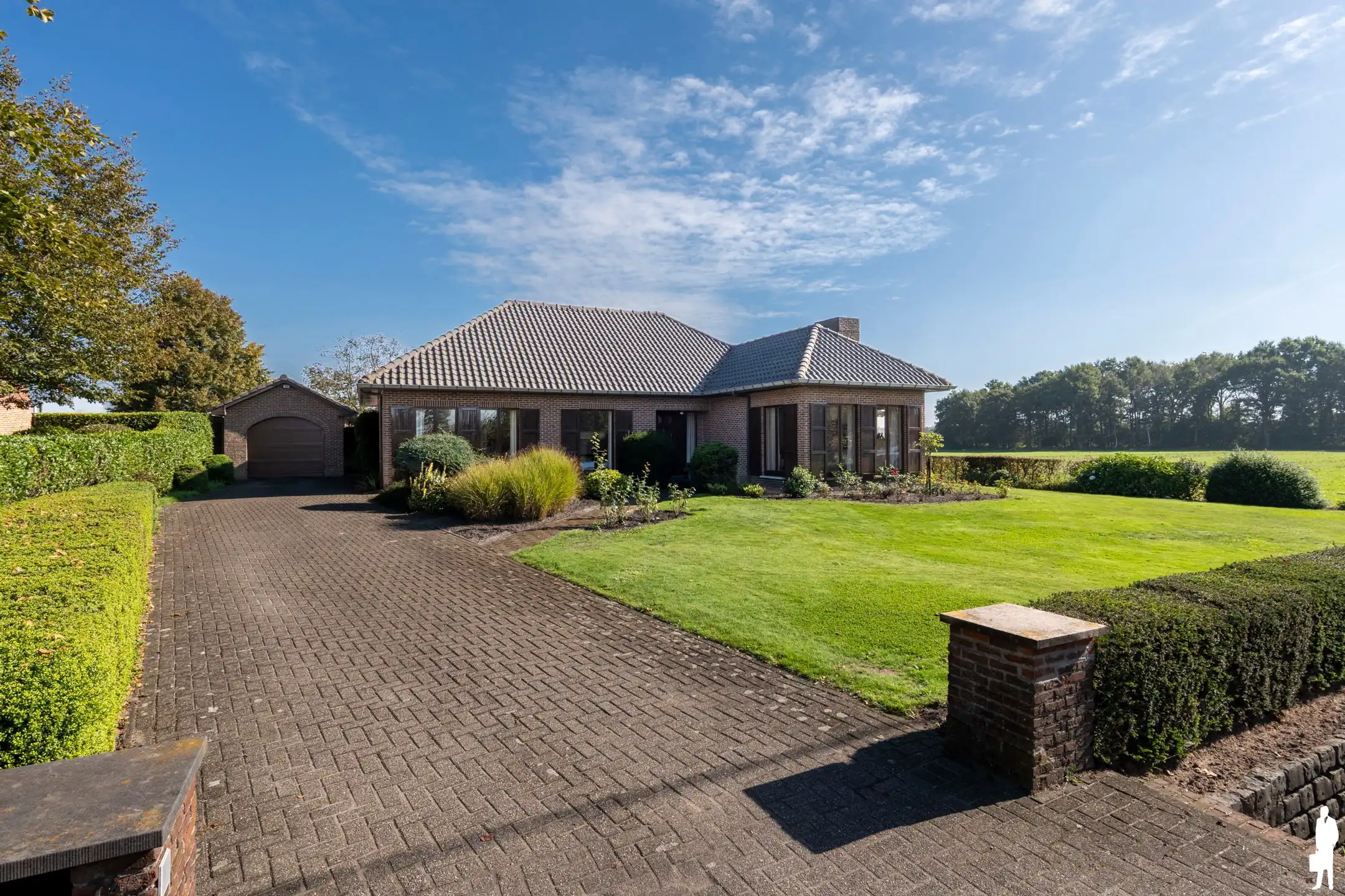 Hoofdfoto van de publicatie: Villa met matgazijn op een perceel van ca. 2.000m² aan de groene rand in Poppel