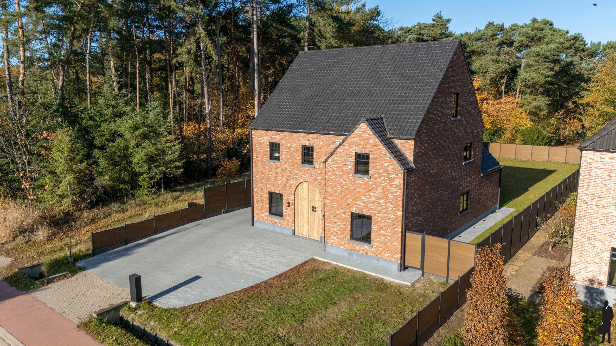 Hoogwaardig afgewerkte nieuwbouwvilla nabij natuur te Mol foto {{pictureIndex}}