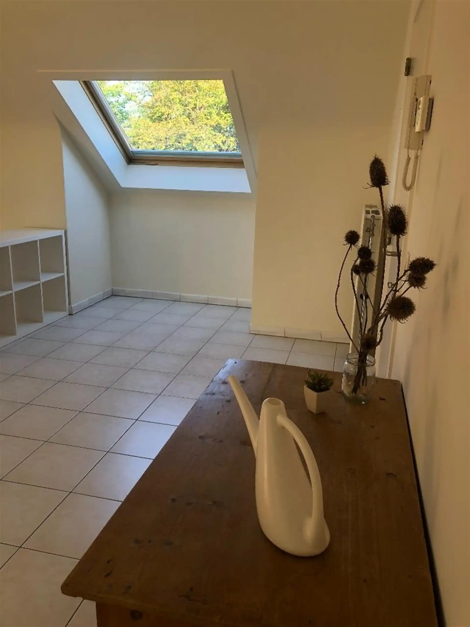 Gunstig gelegen verrassend ruim 2 slaapkamer dakappartement. foto 8