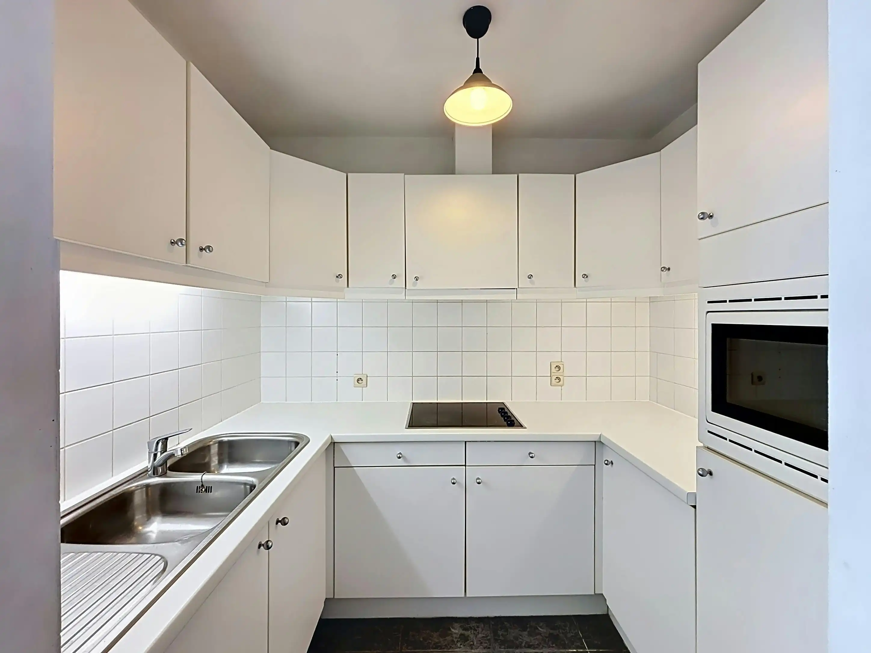 Instapklaar gelijkvloers appartement met gemeenschappelijke tuin en fietsenberging in hartje Kapellen! foto 7
