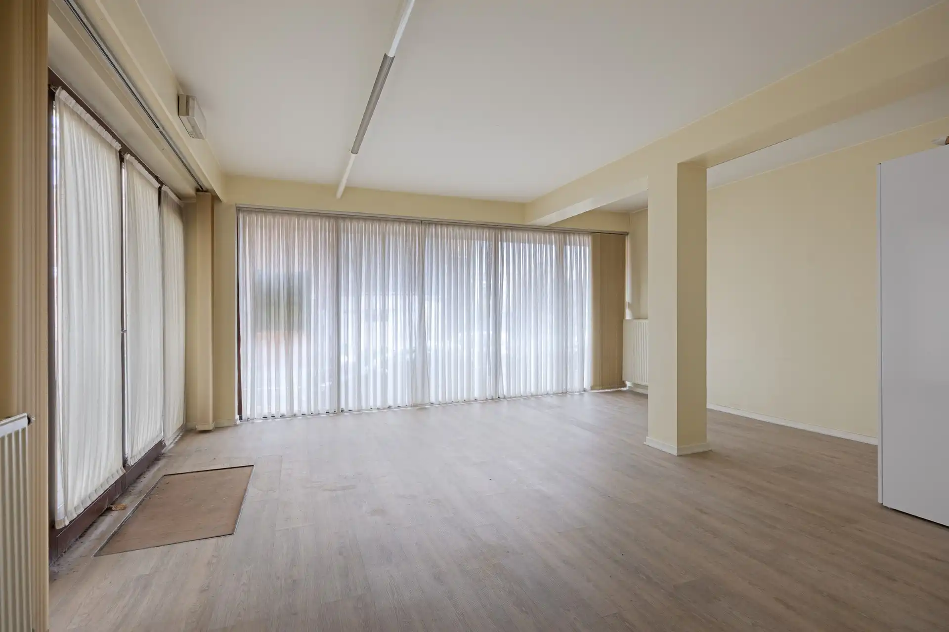 Kantoorruimte van privatieve kelder - 100 m² foto 2