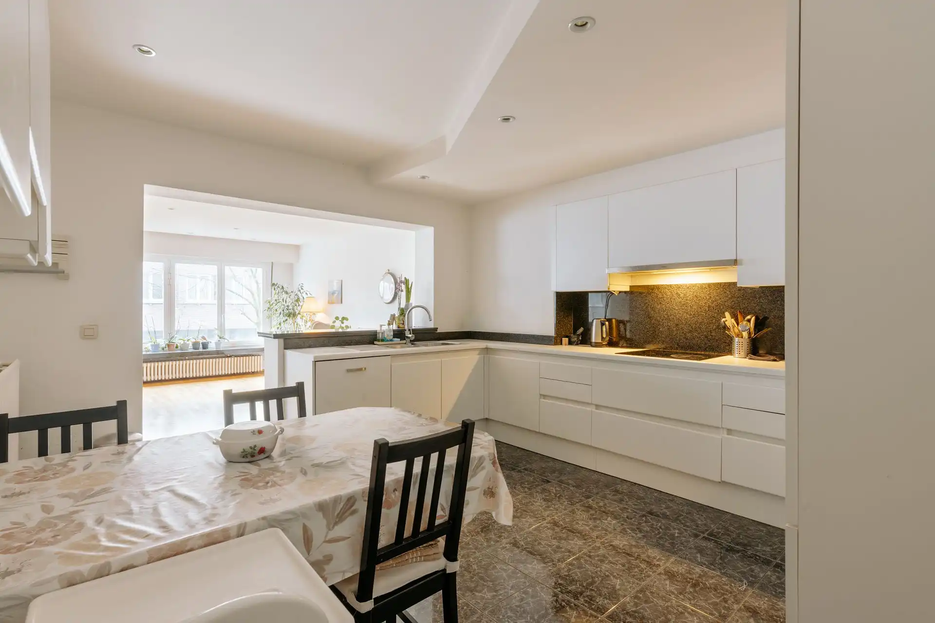 Zeer ruim 2-slaapkamerappartement in het centrum van Wilrijk foto 6