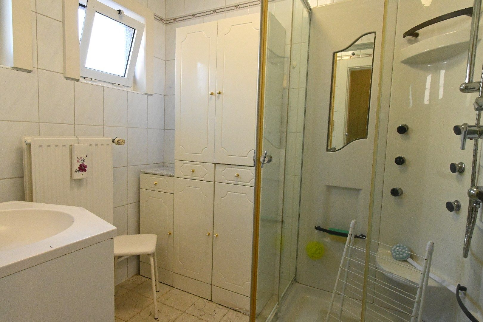 Alleenstaande woning met carport en tuin foto 16