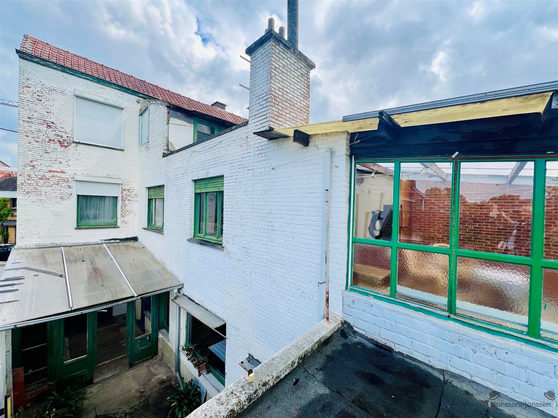Te renoveren halfopen bebouwing met garage foto 15