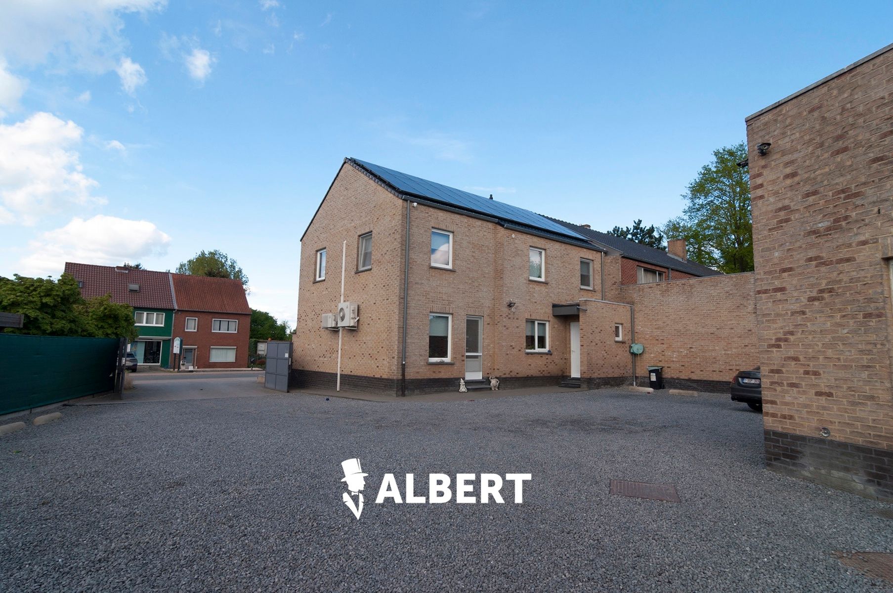 Instapklare woning met grote tuin en garage/magazijnruimte foto 30