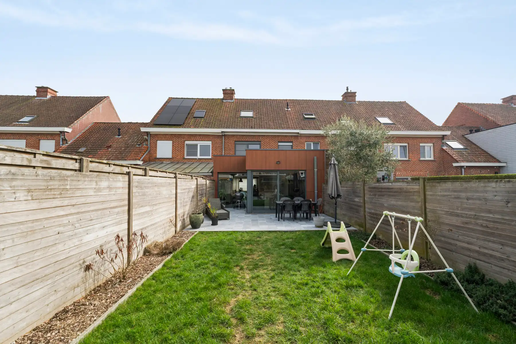 Gerenoveerde woning met 4 slaapkamers en 2 badkamers foto 23