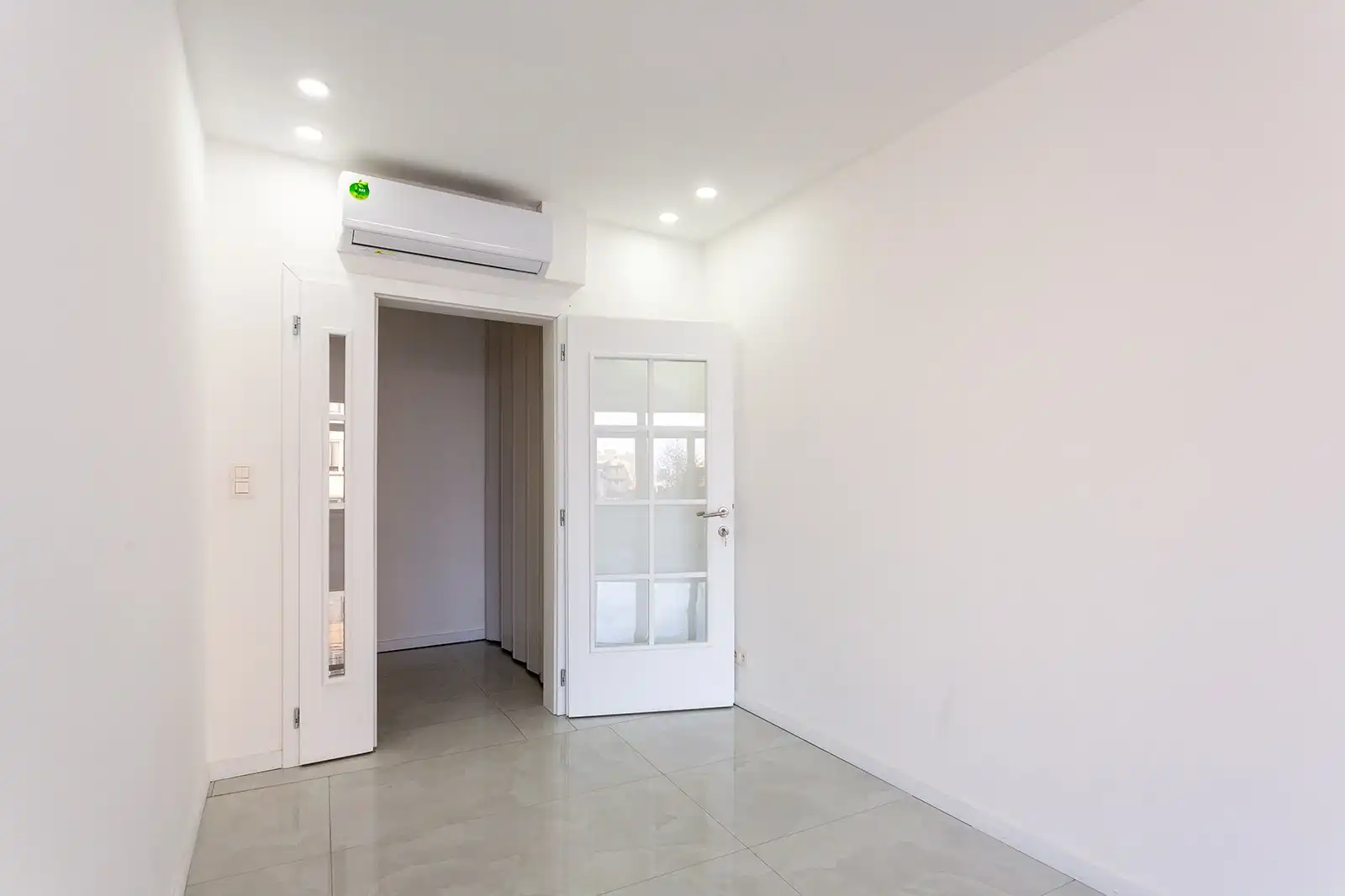 Recent gerenoveerd app. met 2 slpks en 2 terrassen foto 8