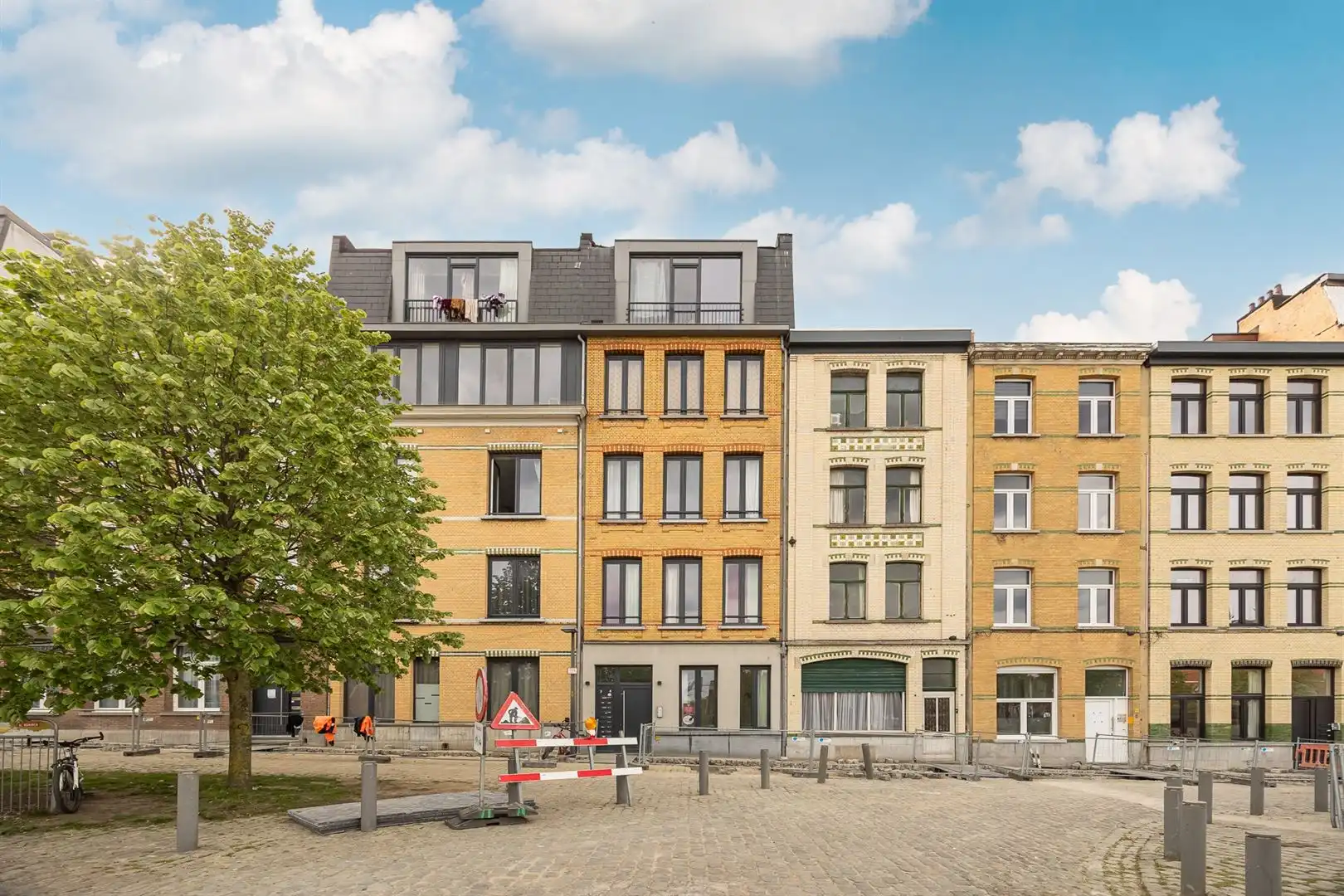 Moderne handelsruimte aan Park Spoor Noord foto {{pictureIndex}}