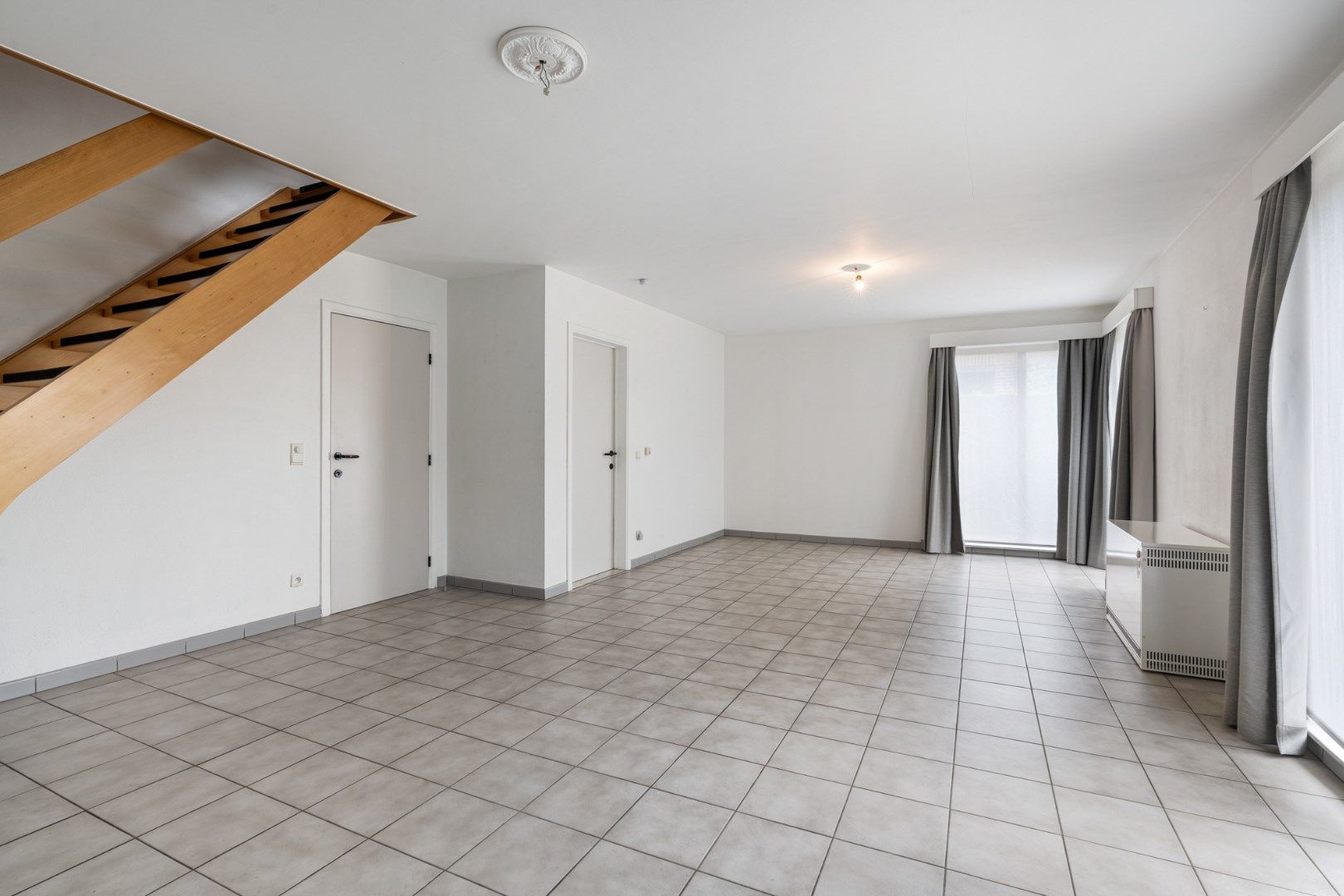 Comfortabel gebouw, onderverdeeld in een gelijkvloers appartement en een woning (210 + 210A), op een perceel van 9a60 met diverse mogelijkheden (kangoeroewoning foto 20