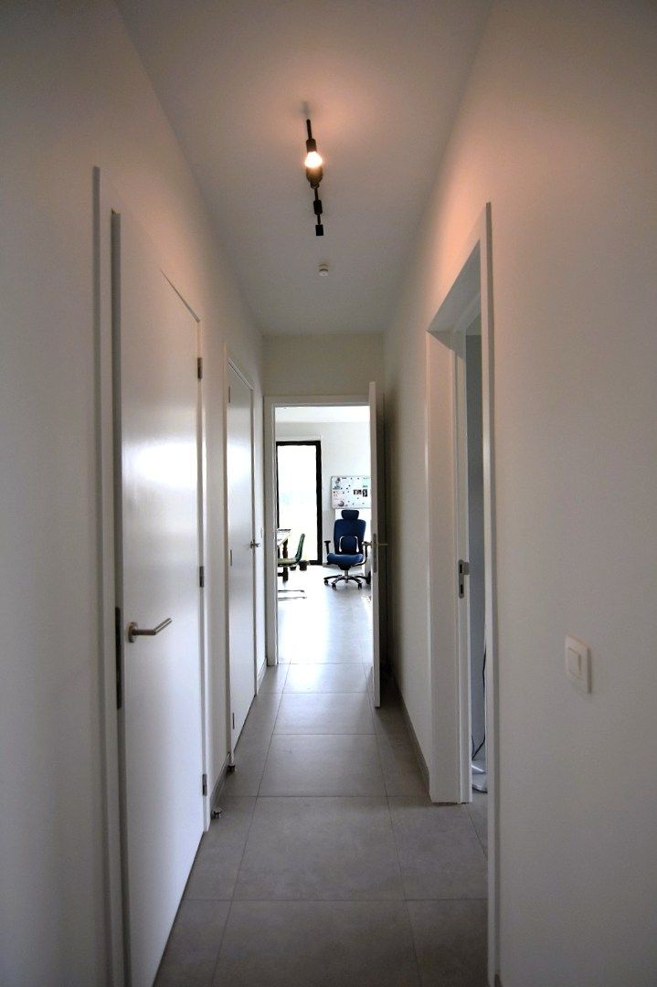 Lichtrijk 2-slpk appartement met ruim terras foto 12