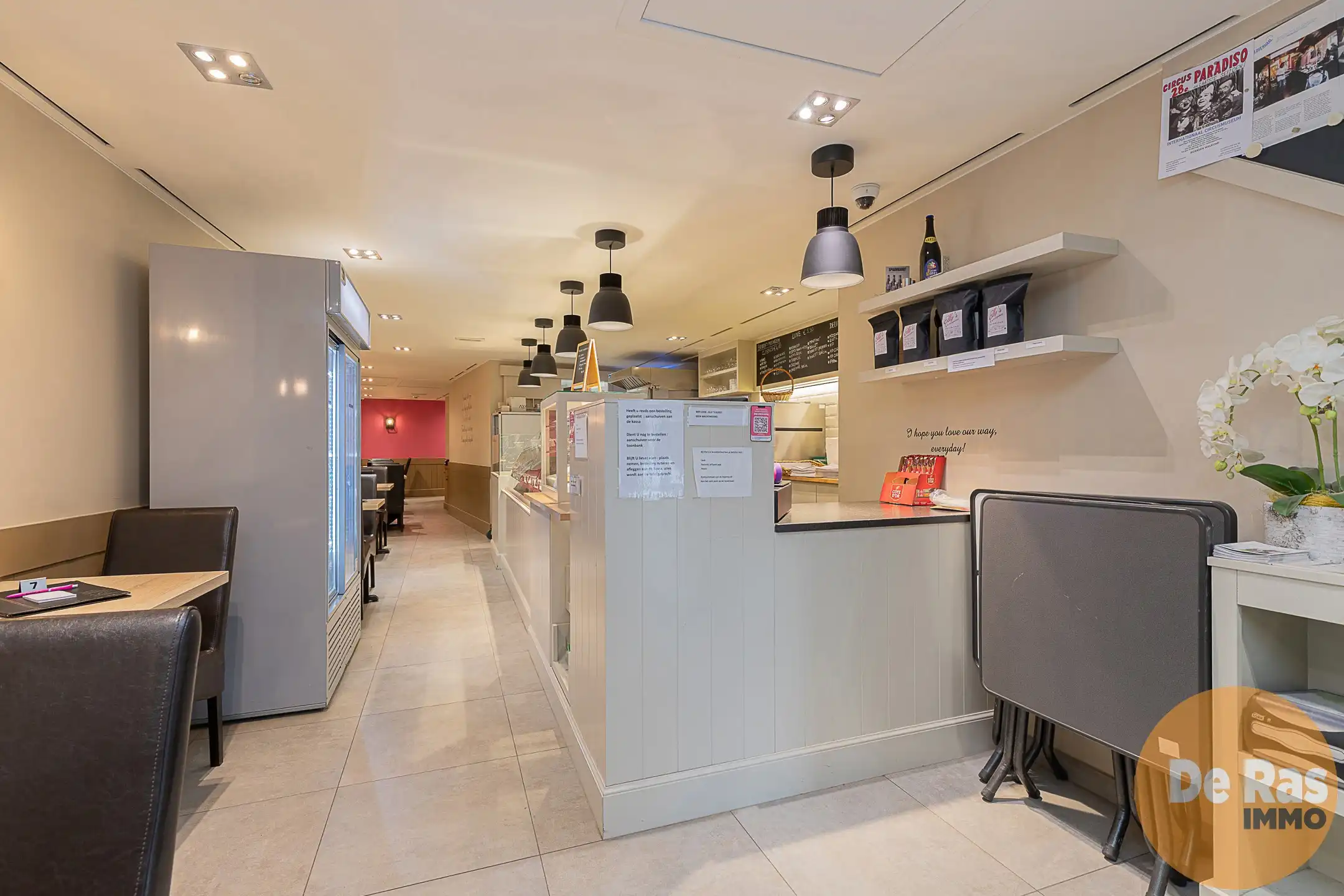 HERZELE – Florerende broodjeszaak op toplocatie met terras foto 2
