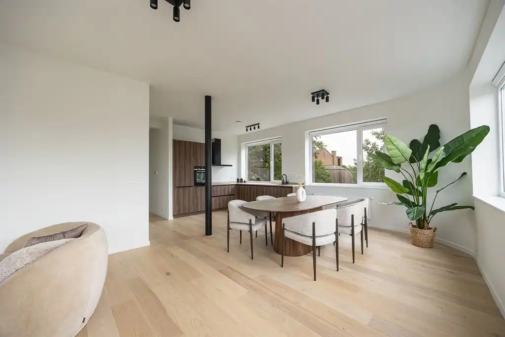 Stijlvol nieuwbouwappartement met terras foto {{pictureIndex}}