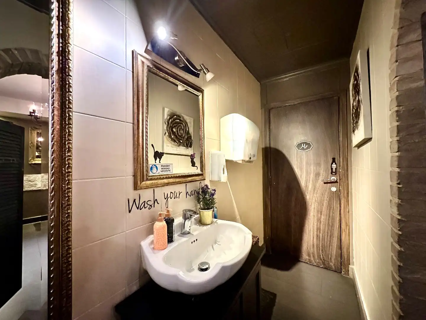 TE KOOP: goed draaiende horecazaak met woonst in centrum Tongeren foto 13