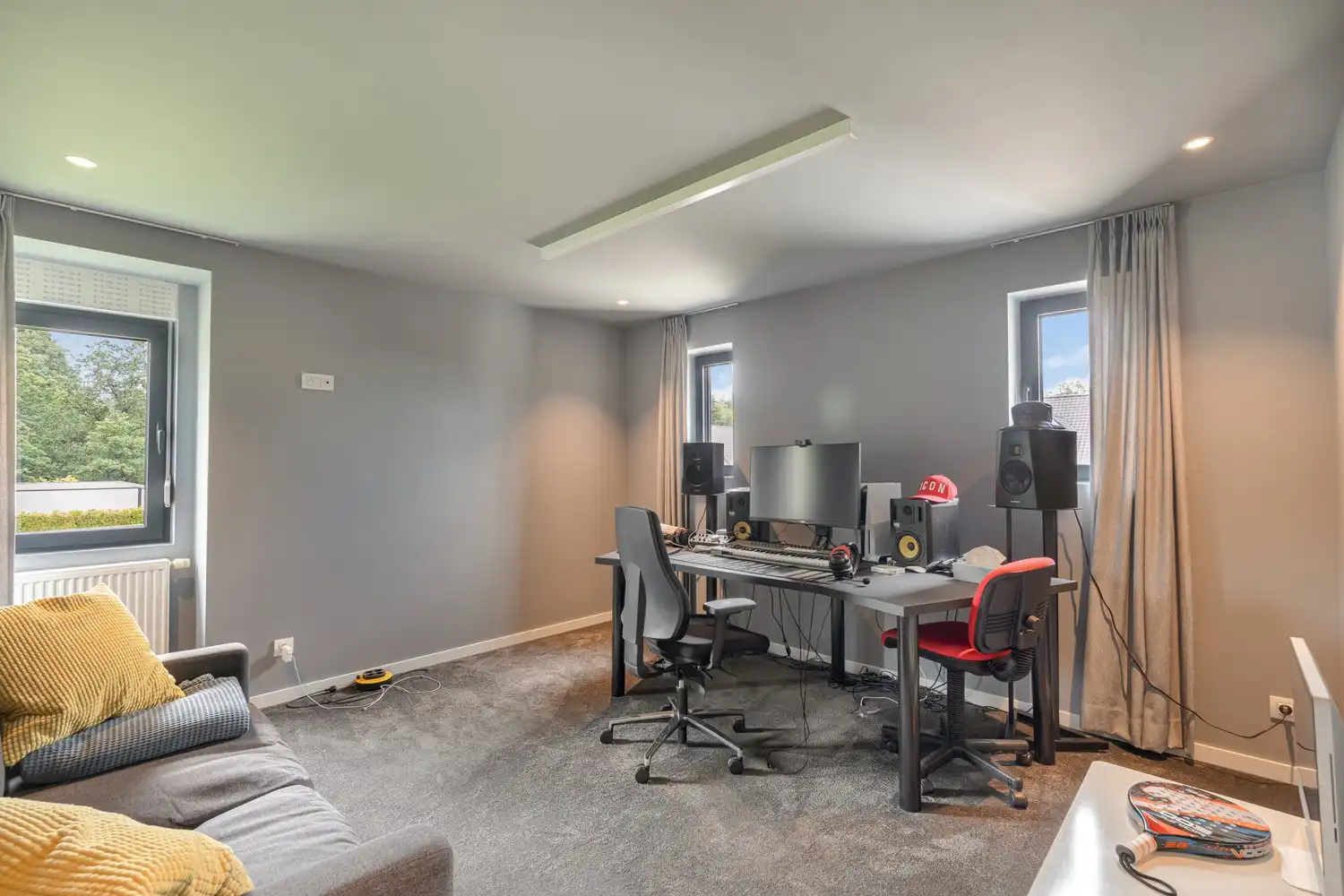 Exclusieve recente villa met verwarmd zwembad, vier garages en inclusief bouwgrond van 10a in een groene omgeving foto 32