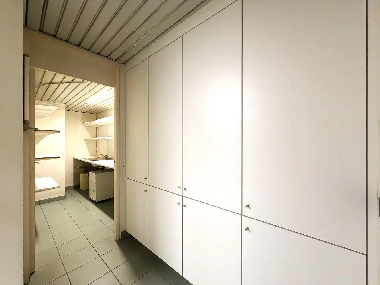 Ruim handelspand (161m²) op topligging in Torhout! foto 10