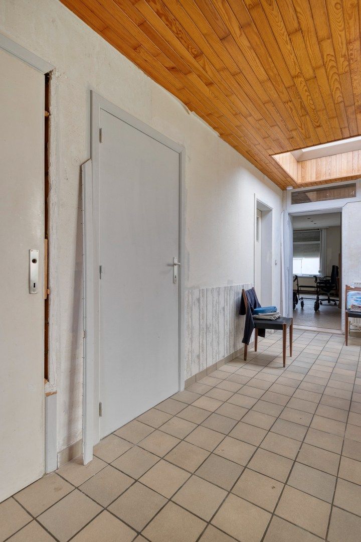 Op te knappen woning in het centrum van Mol met parkeerplaats !  foto 11