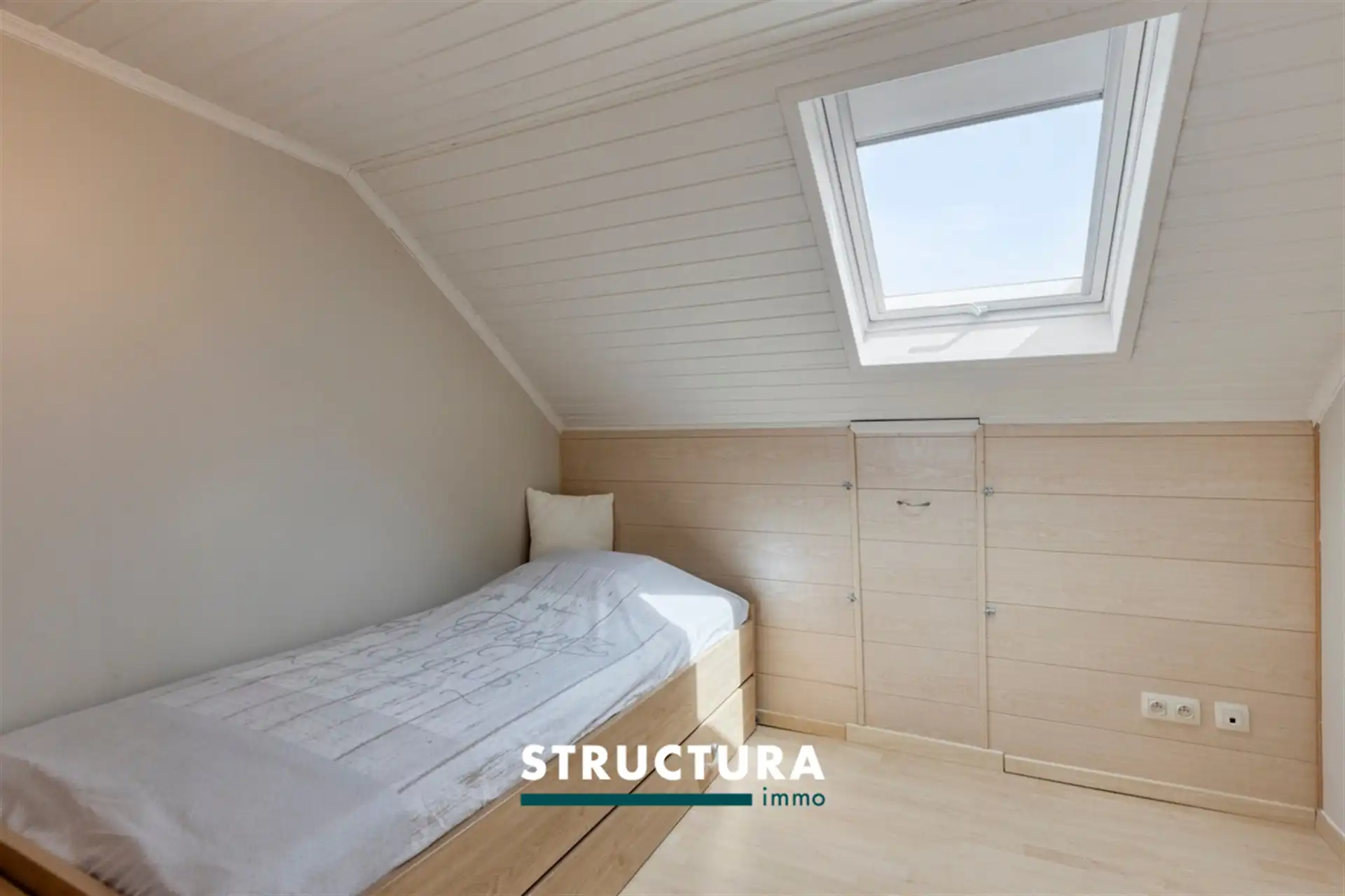 Instapklare gezinswoning met 5 slaapkamers, zonnige tuin en 24 zonnepanelen foto 28