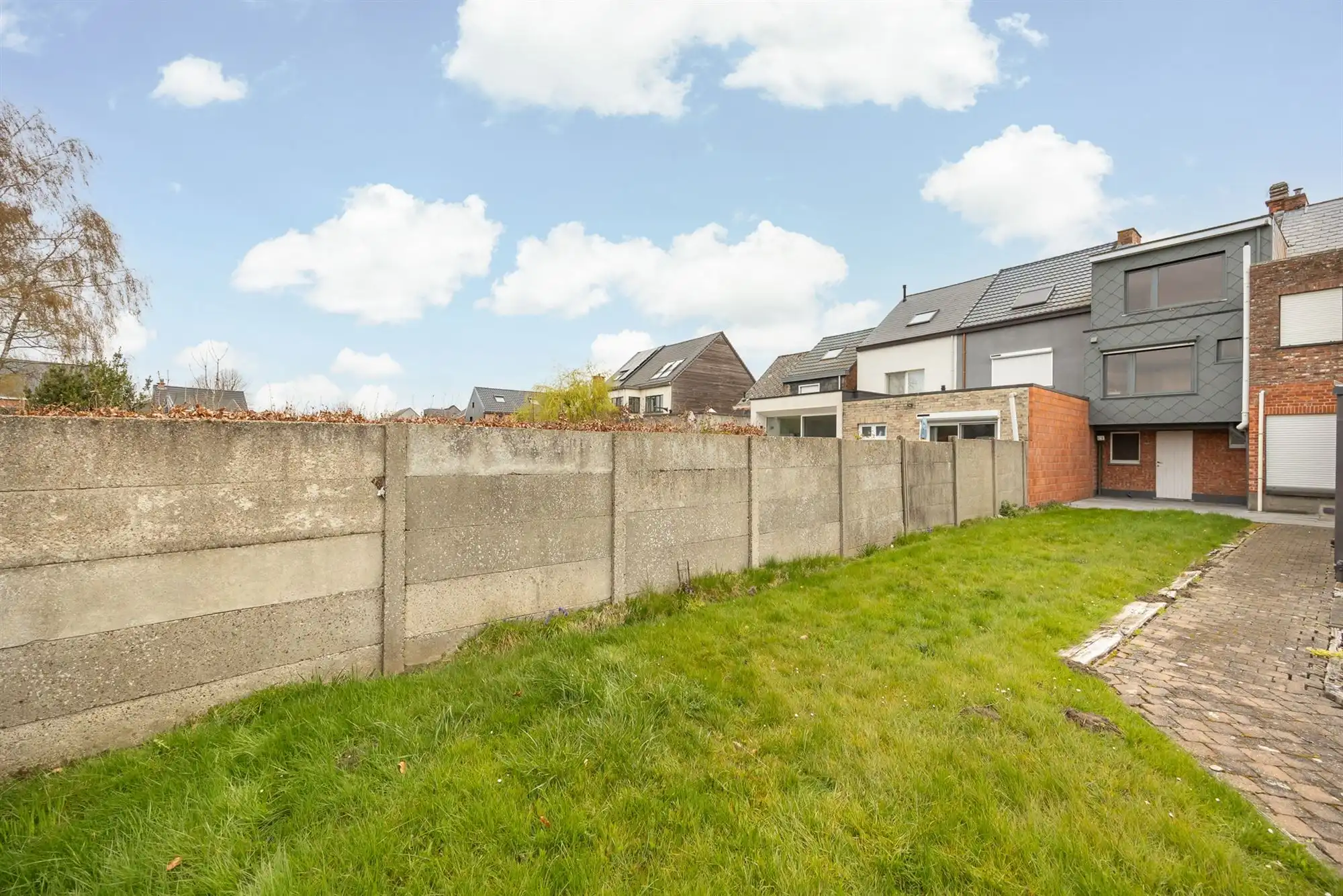 Te renoveren rijwoning met garage en tuin foto 22
