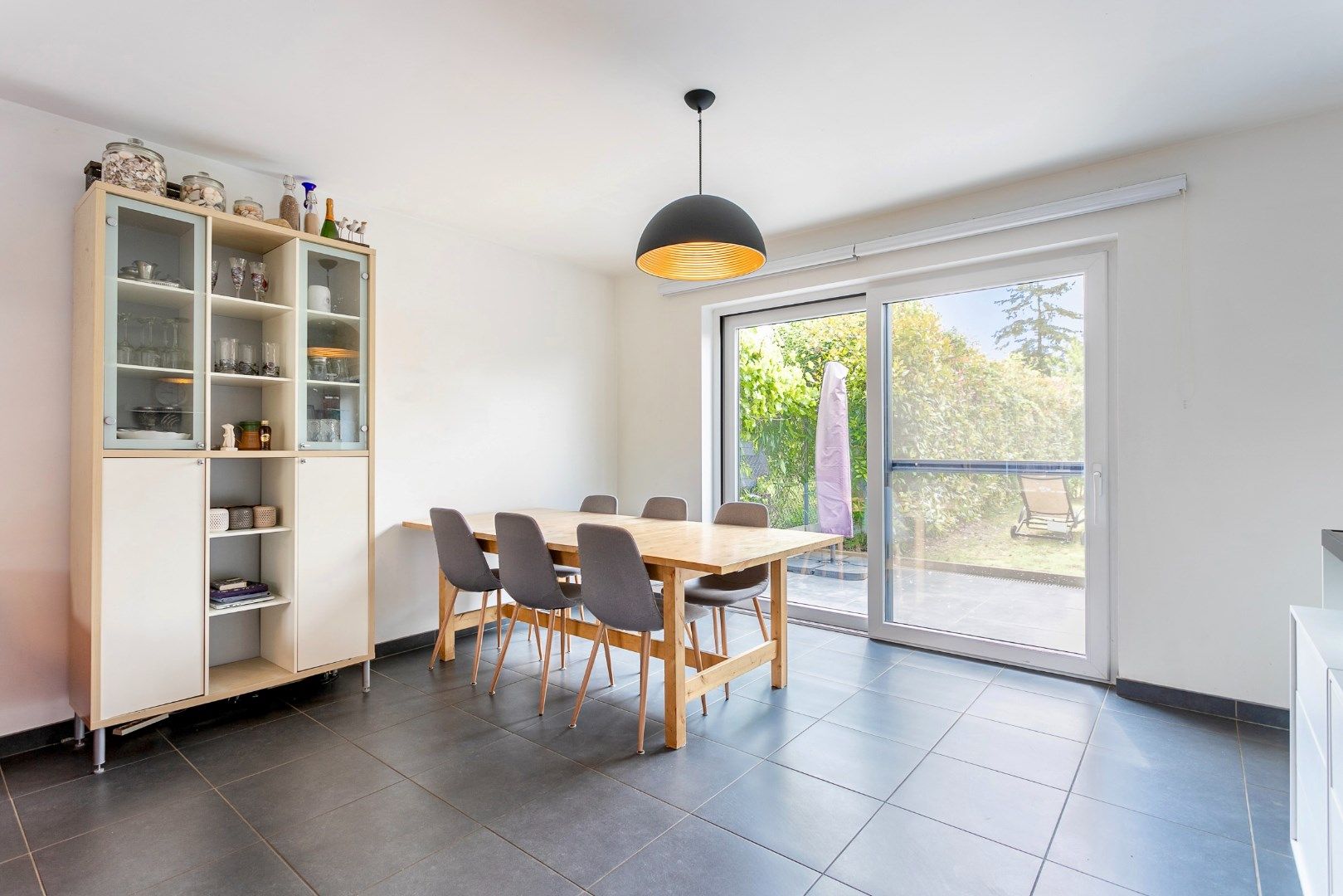 Instapklare woning met 3 slaapkamers, tuin en carport foto 6
