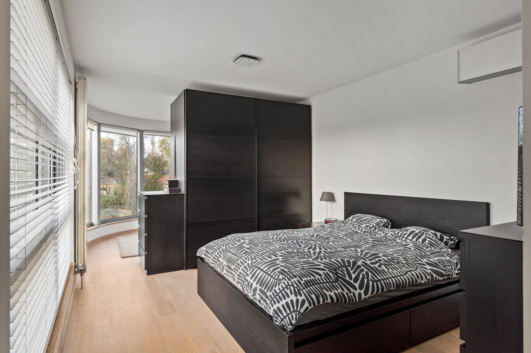 Moderne villa in een doodlopende straat vlakbij het centrum foto 18