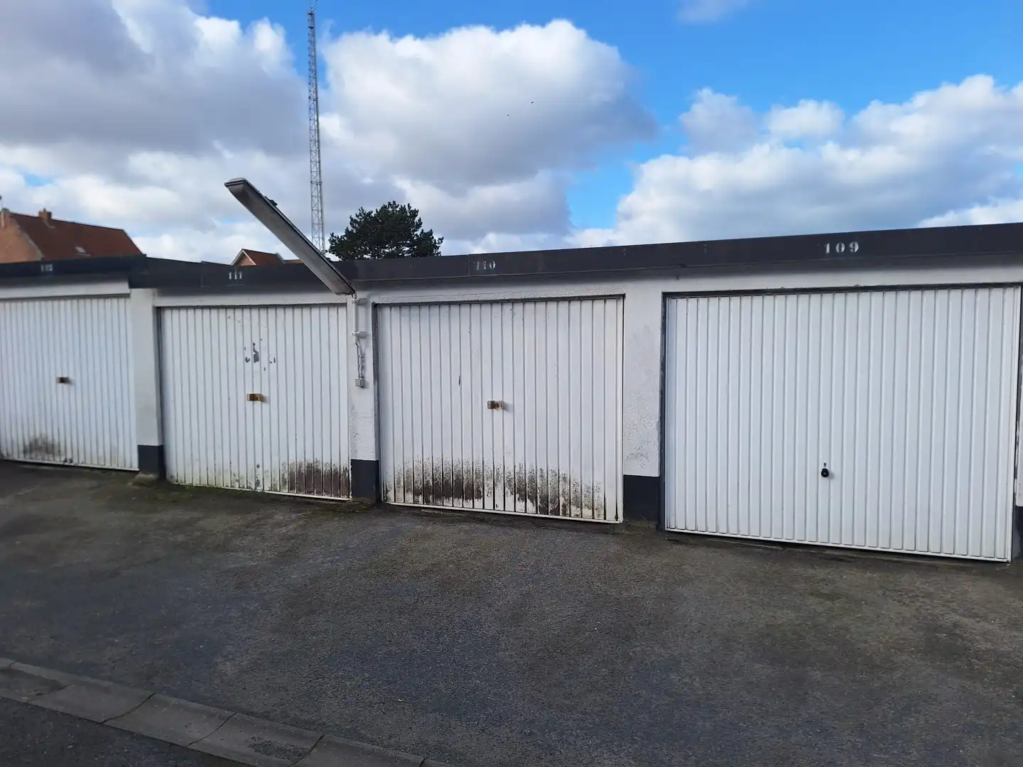 Garage te huur foto {{pictureIndex}}