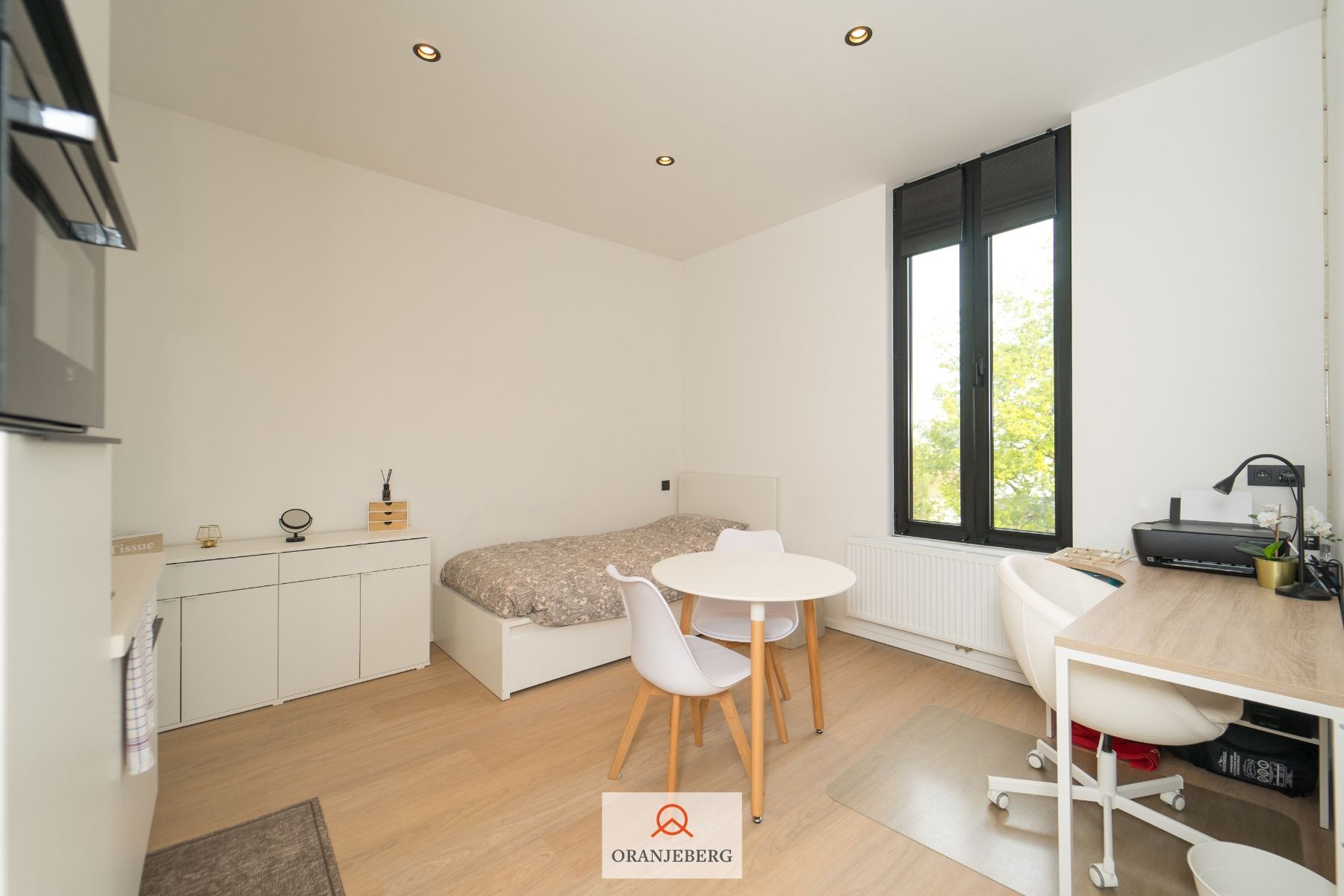 Gemeubelde studio op schitterende locatie! foto {{pictureIndex}}