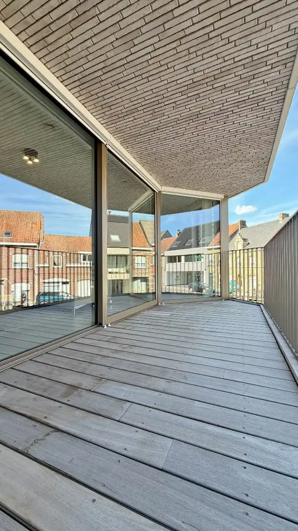 Lichtrijk en instapklaar appartement met ruim terras en open zicht incl. parkeerplaats in kelder. foto 8