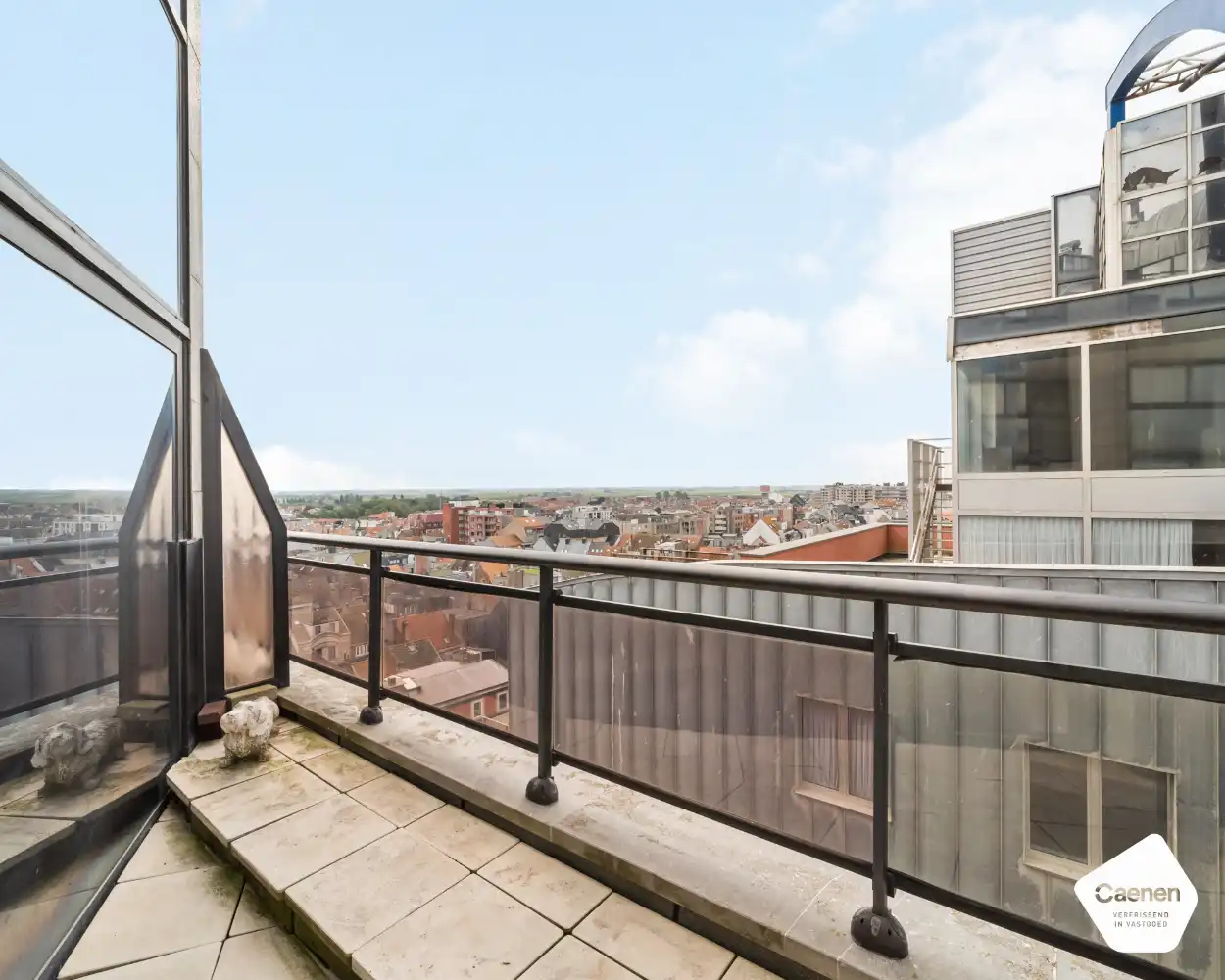 Gerenoveerd twee slaapkamer appartement met zowel frontaal zeezicht als zicht op het hinterland foto 18