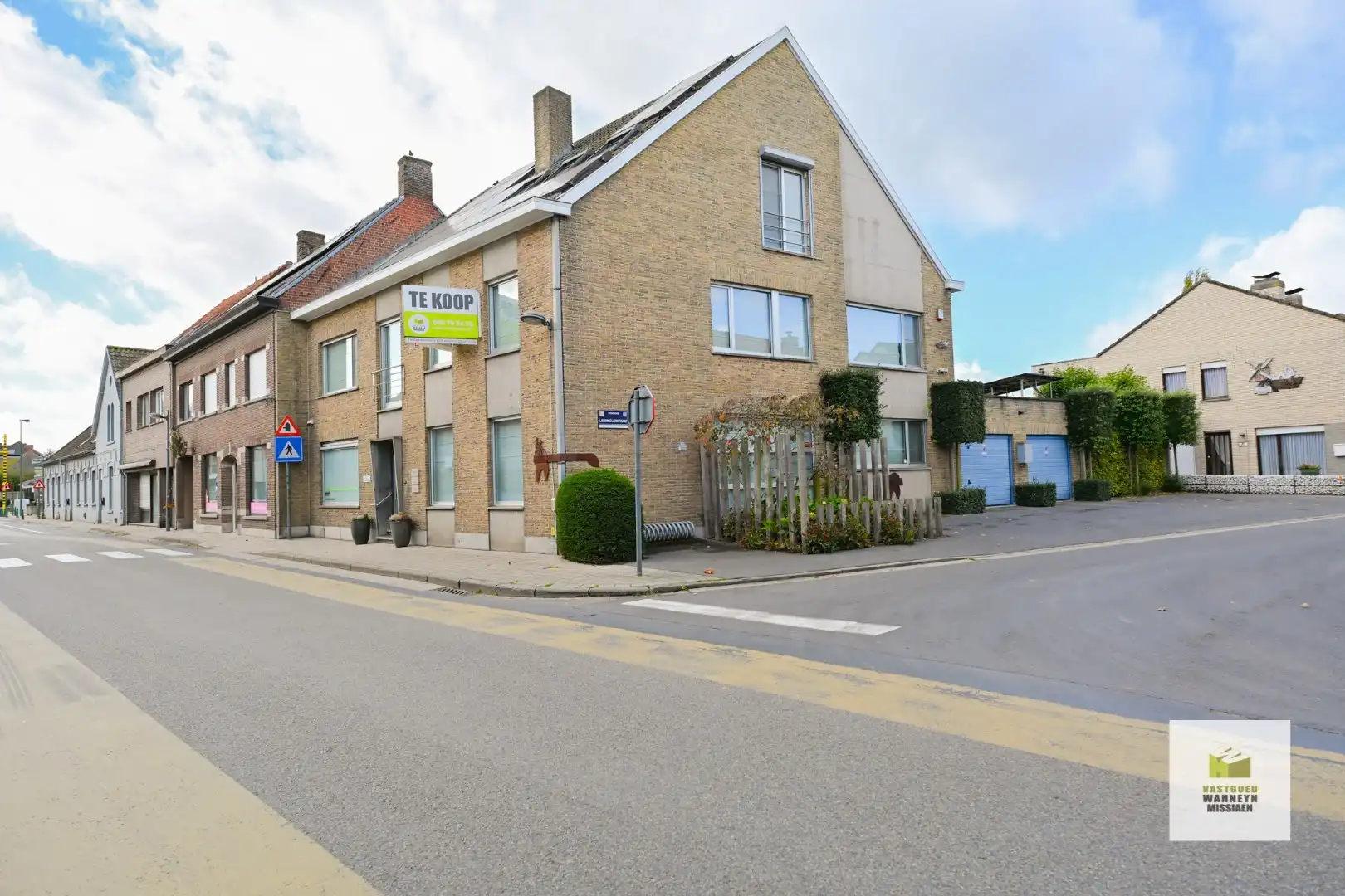  Instapklaar huis met 5 slaapkamers, dubbele praktijkruimte, ruime parking op zichtlocatie foto 29