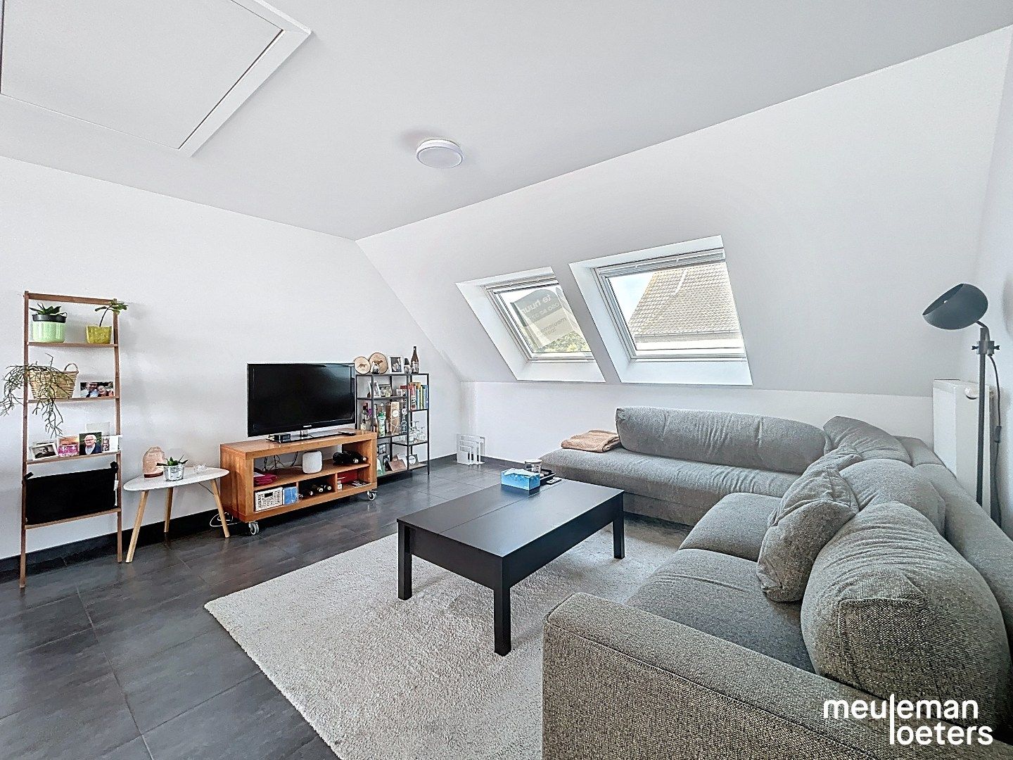 Lichtrijk appartement met autostaanplaats foto 4