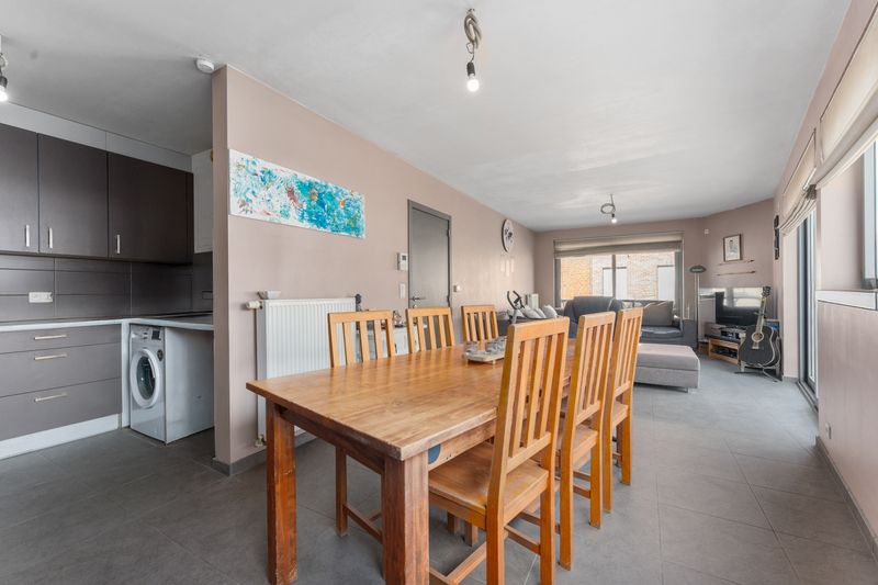 Stijlvolle en energiezuinige woning met garage in het bruisende centrum van Roeselare foto 4