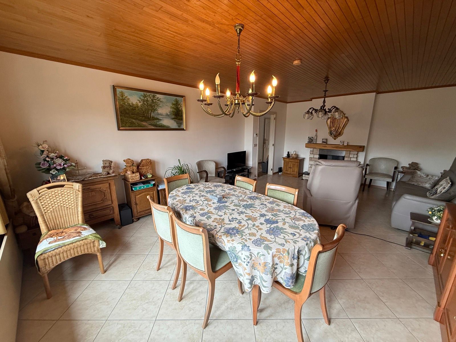 Appartement (2e verdieping) met 2 slaapkamers en garage foto 2