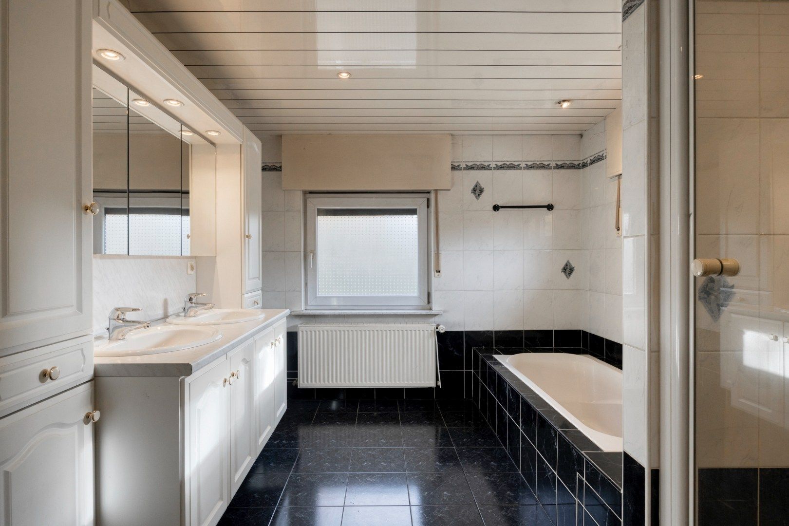  Rustig gelegen halfopen woning met 2/3 slpks op een perceel van 810 m² te Nijlen ! foto 14