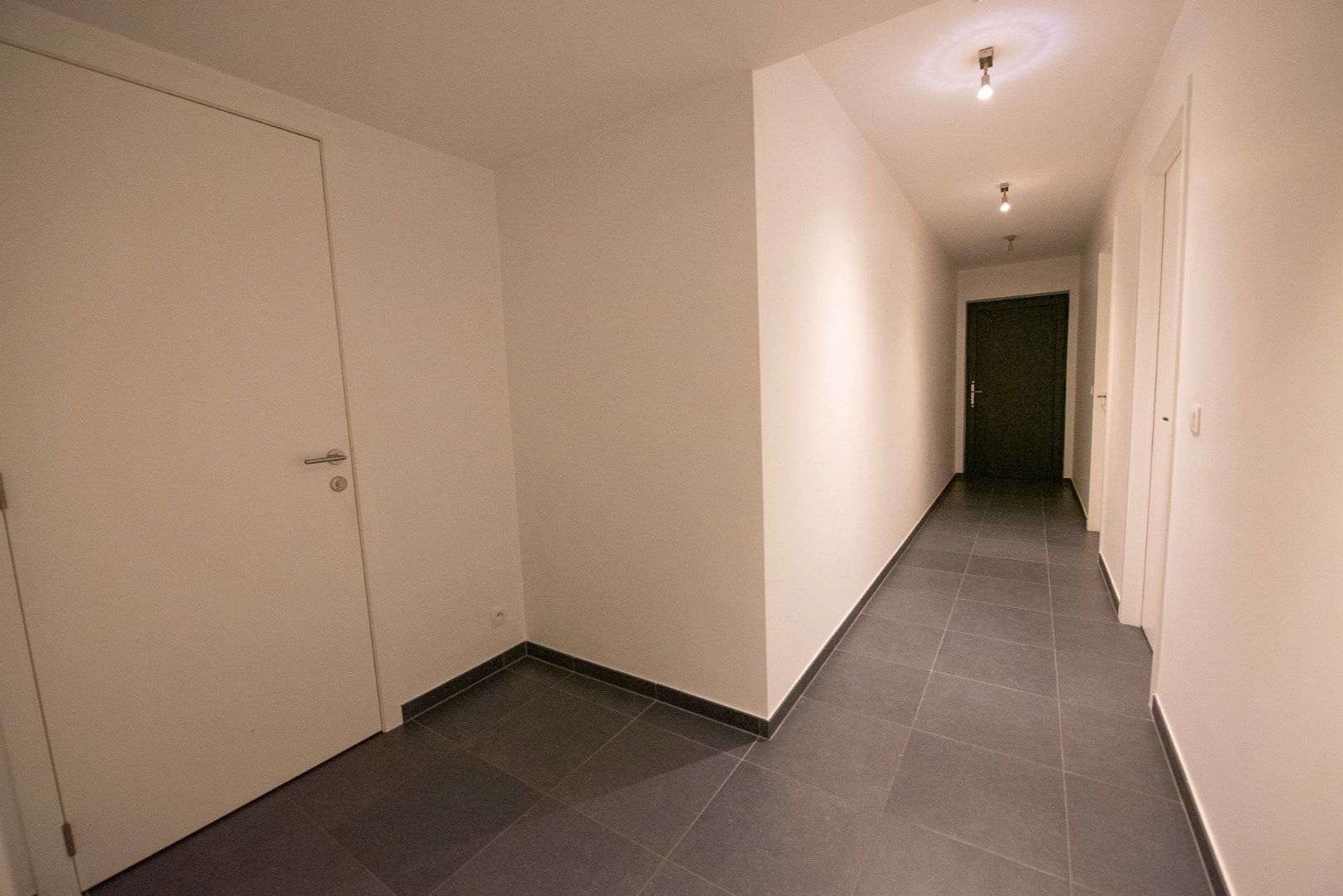 Recente benedenwoning te HUUR in centrum Waregem, 'Residentie Honfleur'. foto 2