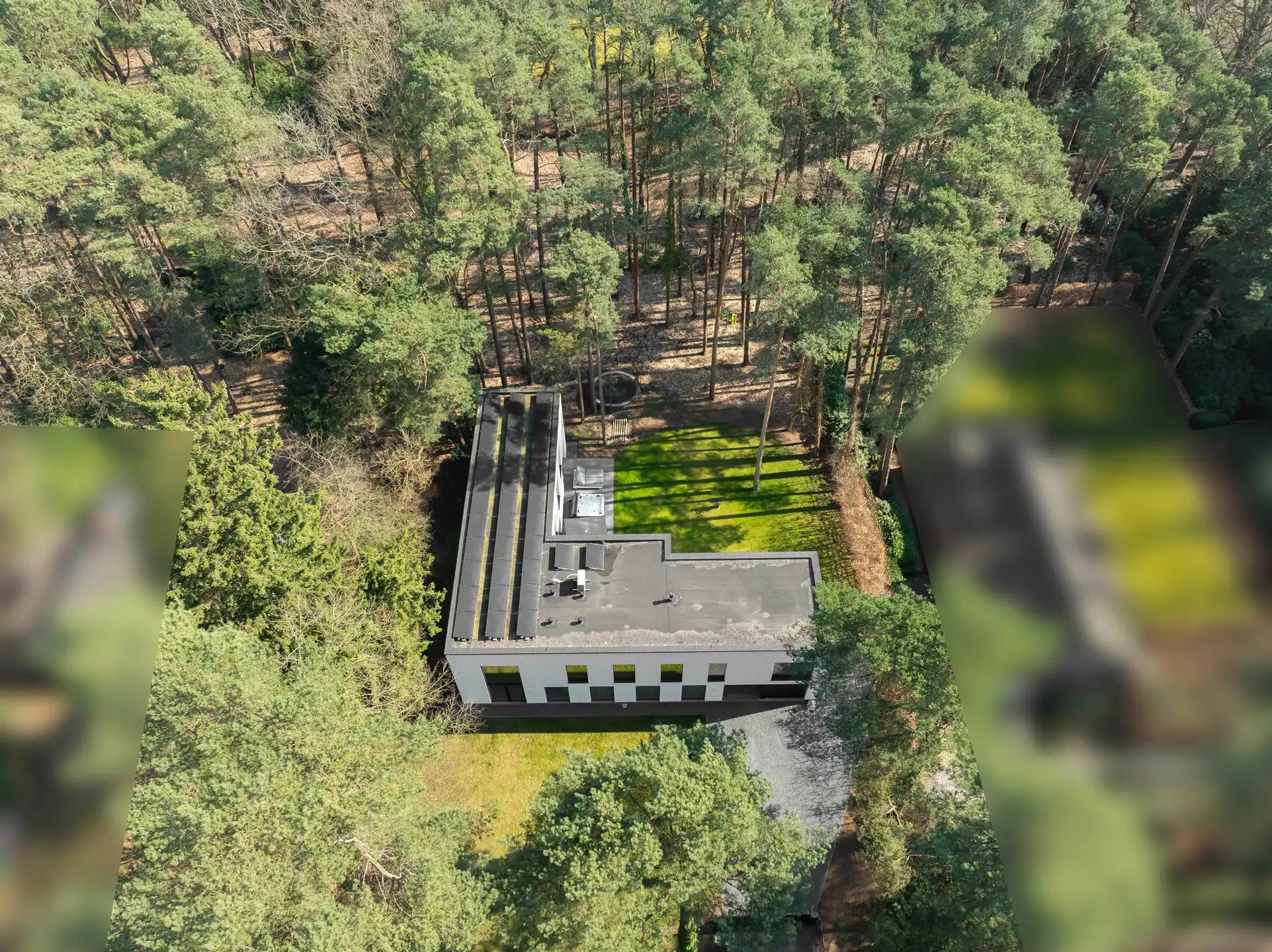 Exclusieve moderne villa met panoramisch zicht op groen foto 42