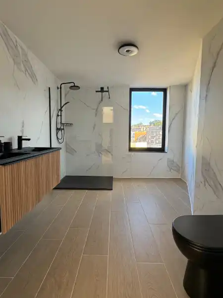 Gerenoveerd appartement met 3 slaapkamers en zonnig terras in hartje Genk foto 11