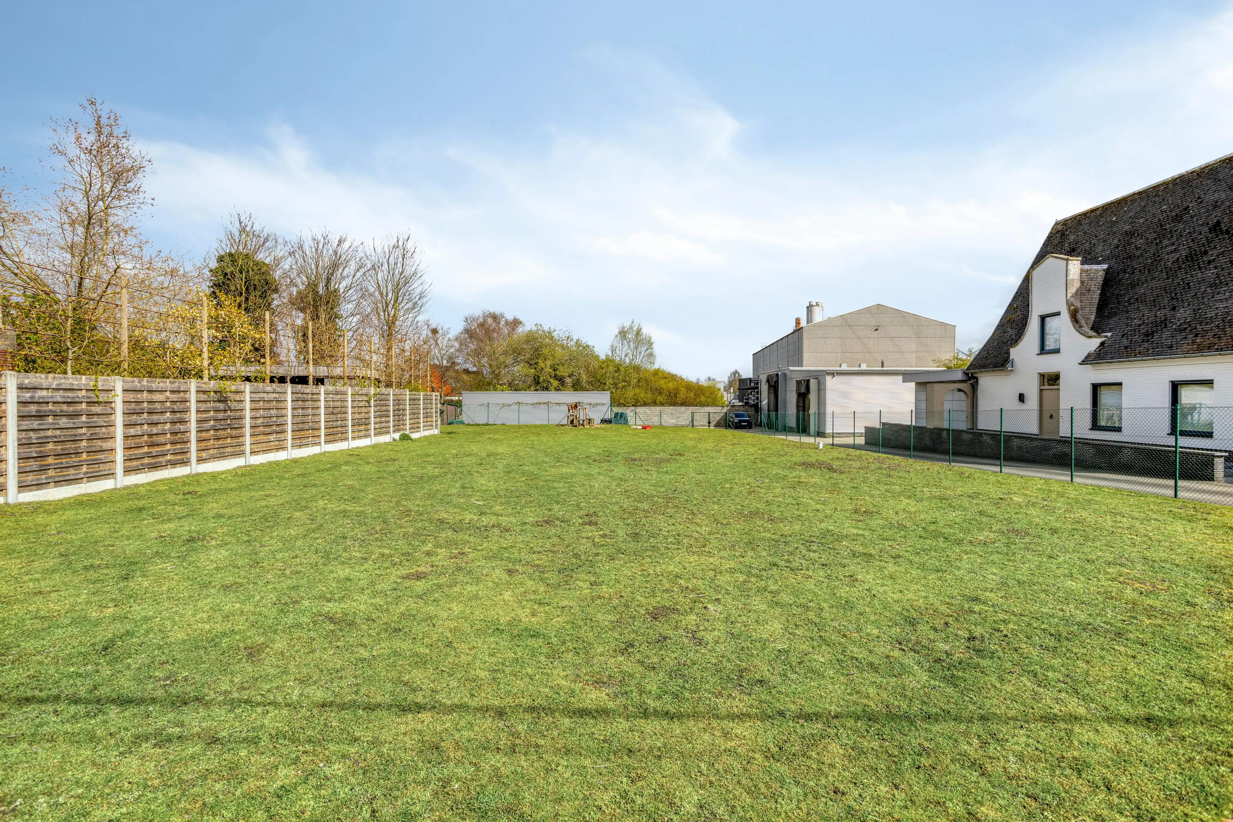 Ruime eigendom met woning, loods en extra bouwgrond foto 33