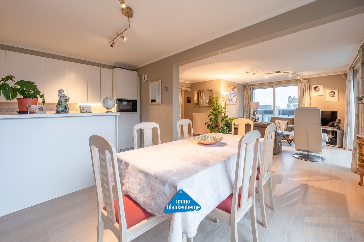 Lichtrijk hoekappartement met open zicht in het centrum van Blankenberge foto 8