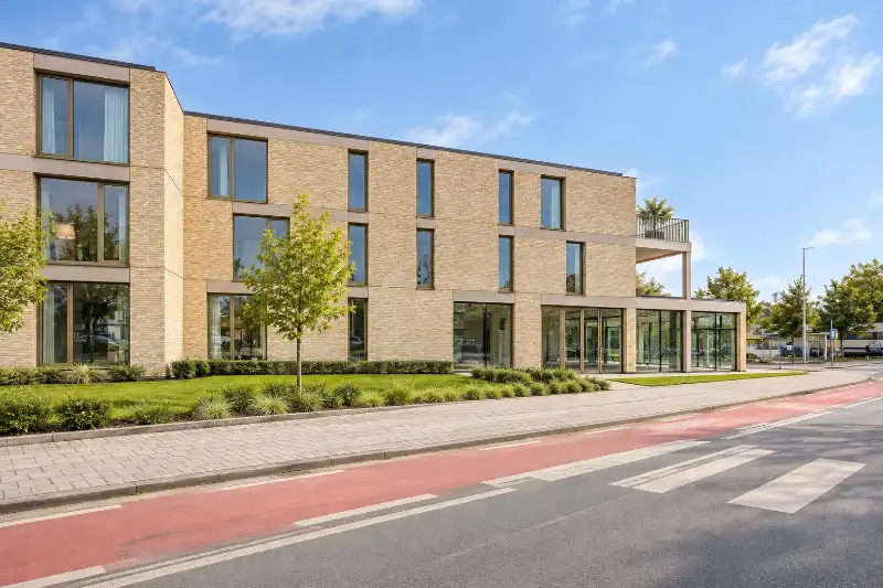 Commerciële ruimte van 186 m² met terras en uitzonderlijke visibiliteit foto 2