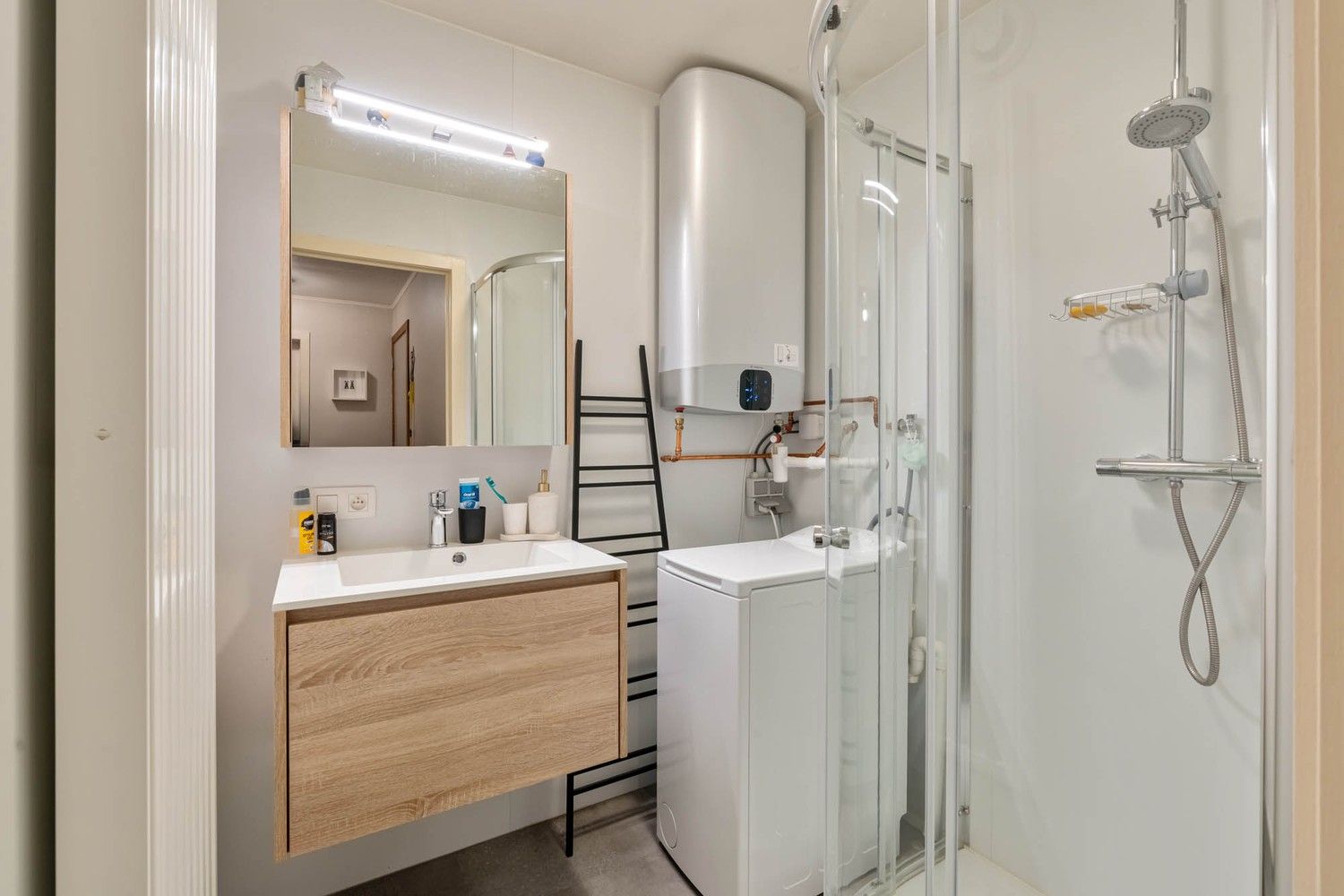 Licht en modern appartement met 2 slaapkamers op wandelafstand van het centrum van Bilzen! foto 8