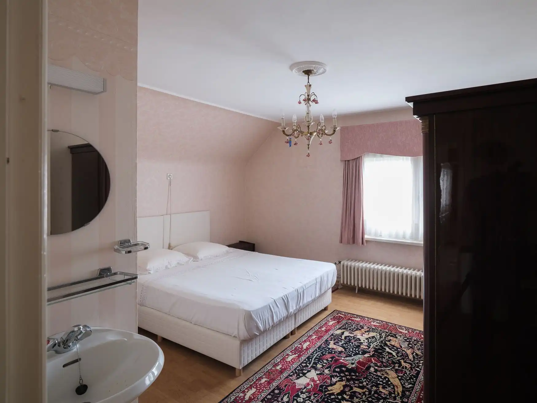 Ruime gezinswoning met vier slaapkamers en tuin in Drongen. foto 22