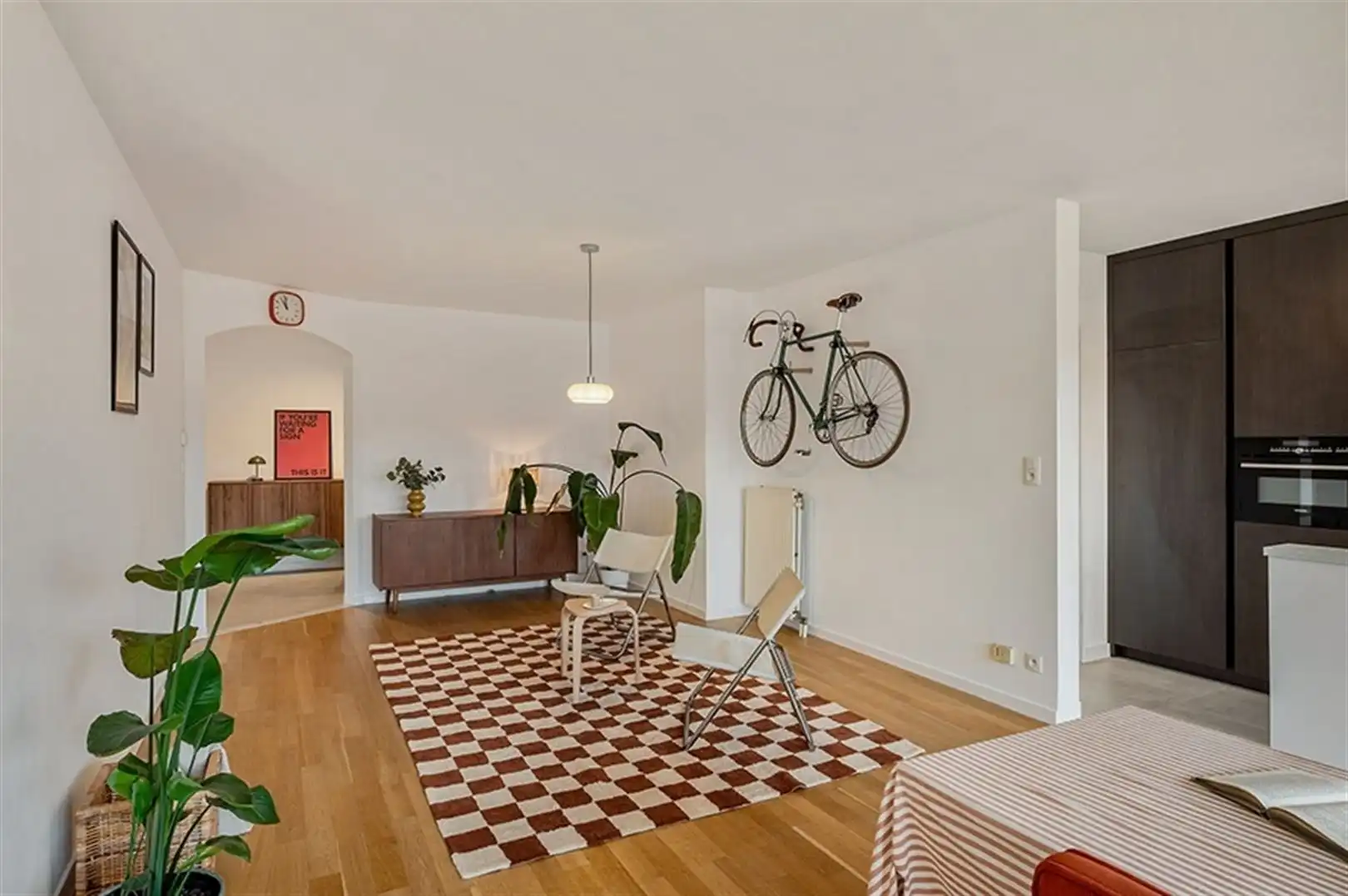 Instapklaar appartement met 2 grote slaapkamers, terras en garagebox foto 4