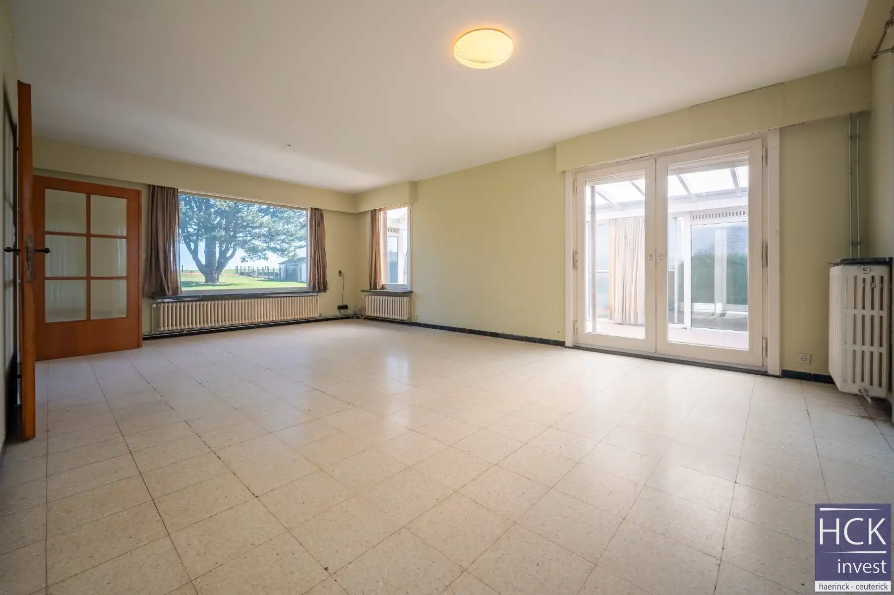 KRUISHOUTEM - Te renoveren alleenstaande villawoning op 2231m² foto 3