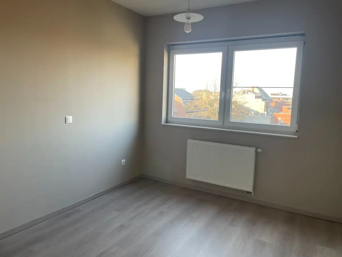 Instapklaar twee slaapkamer APP + terras, bergruimte & garage foto 22