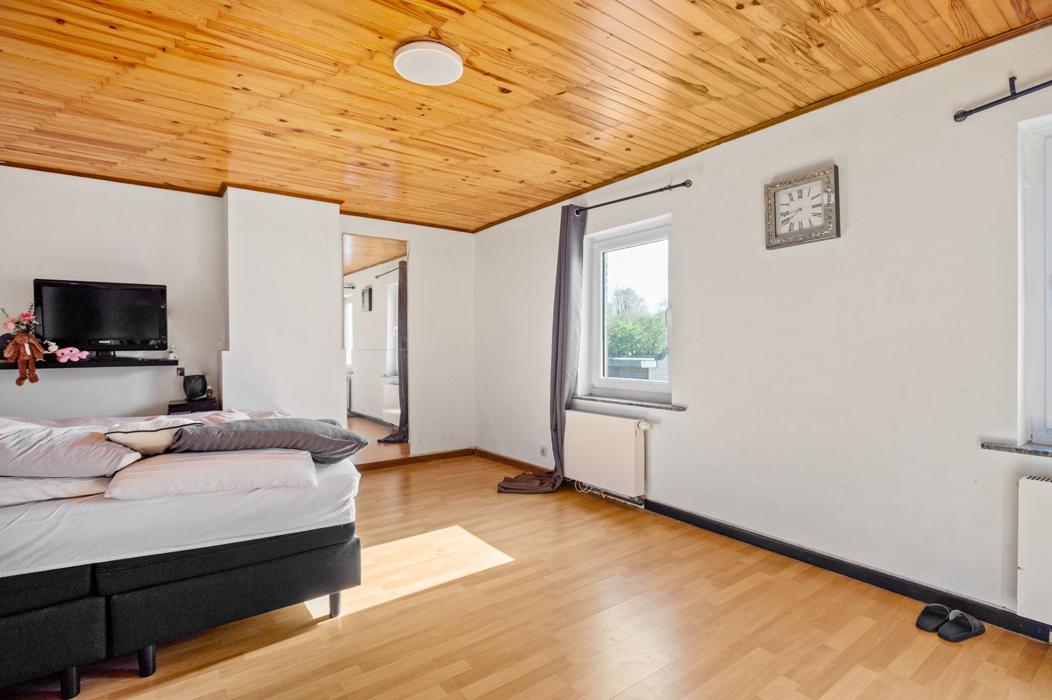 IN OPTIE!!! Instapklare woning met 4 slaapkamers, koer, tuin en garage op 01 are 93 ca foto 15